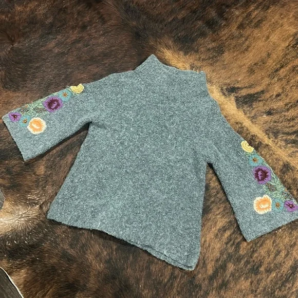 Sleeping on Snow Anthropologie Alpaca/Wool/Mohair Blend Floral Yarn Sweater - Picture 5 of 11